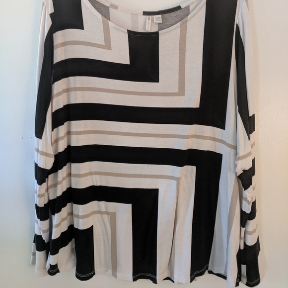 Ladies Top - Picture 2 of 4